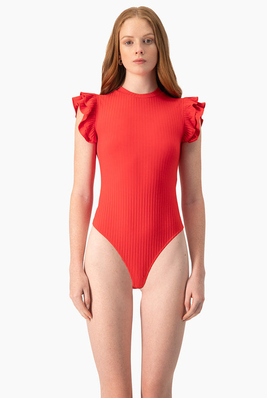 Body rojo con cuello redondo y olanes en los hombros