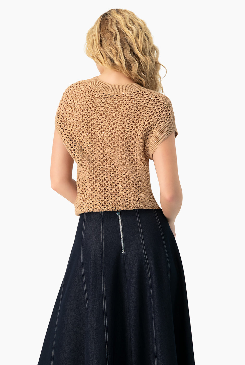 Suéter corto V-Rib calado color camello