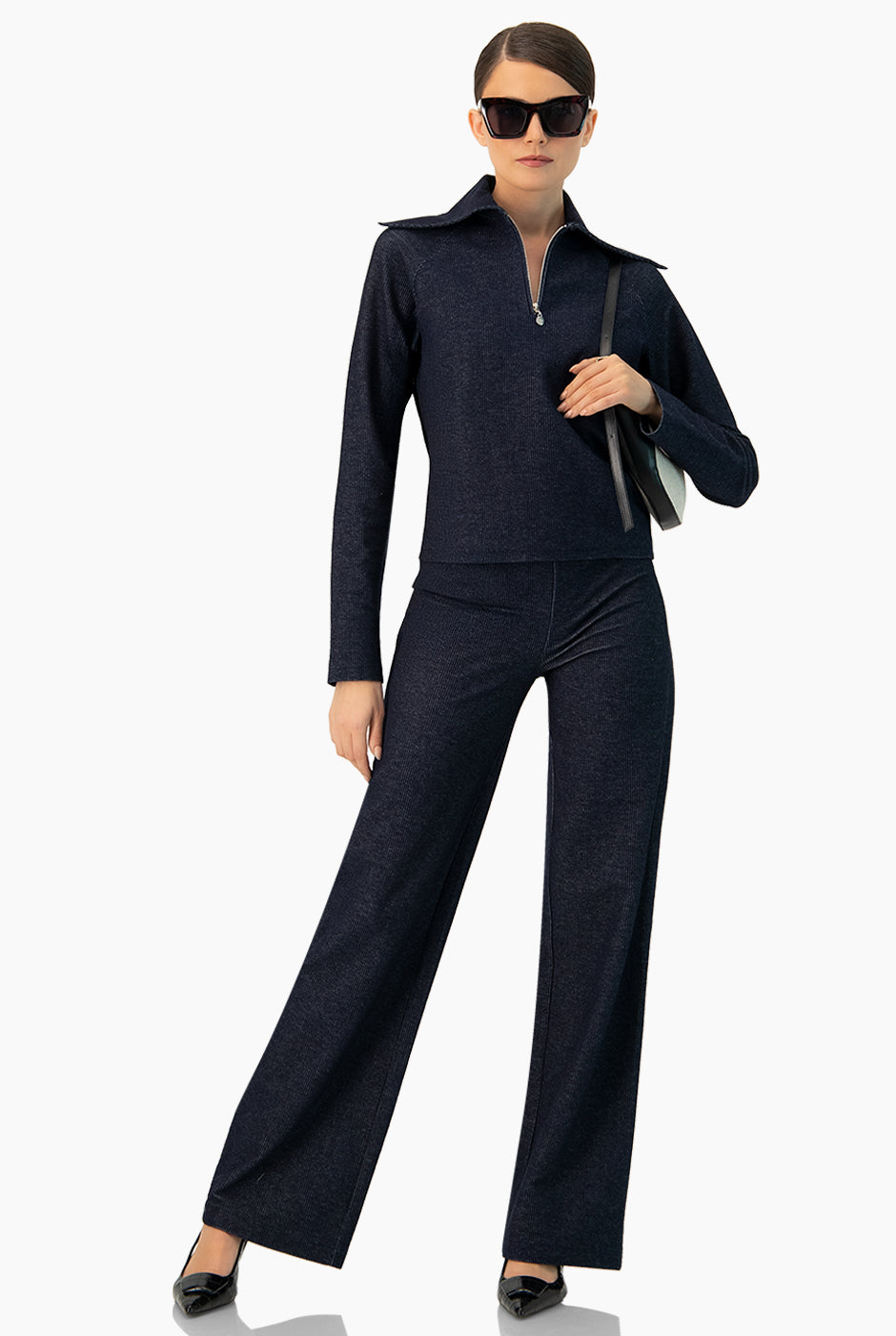 Suéter acanalado azul marino con cierre y cuello alto